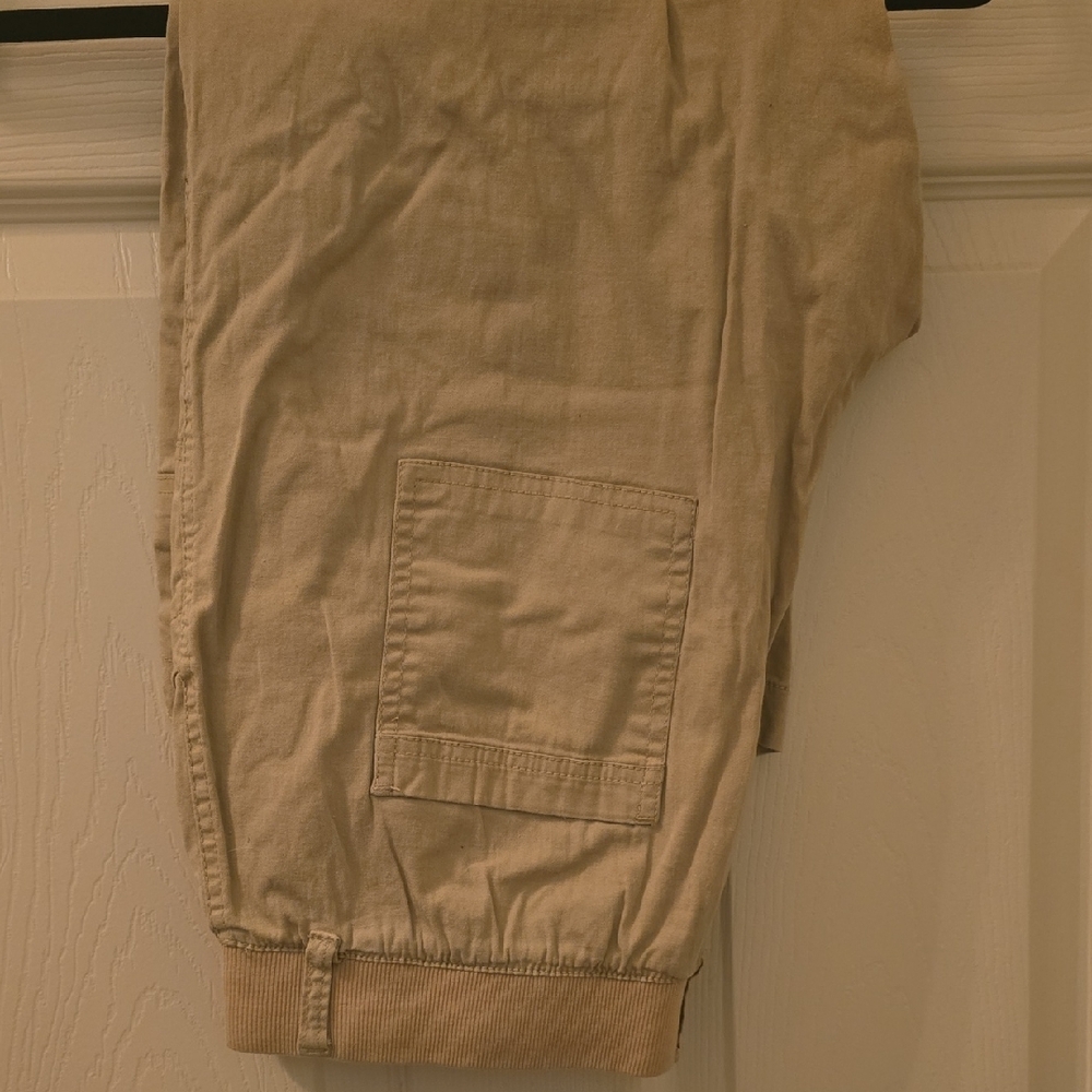 Women Tan Capri Pants